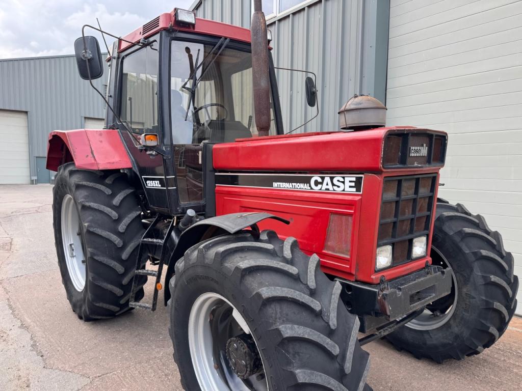 Case International 1255XL