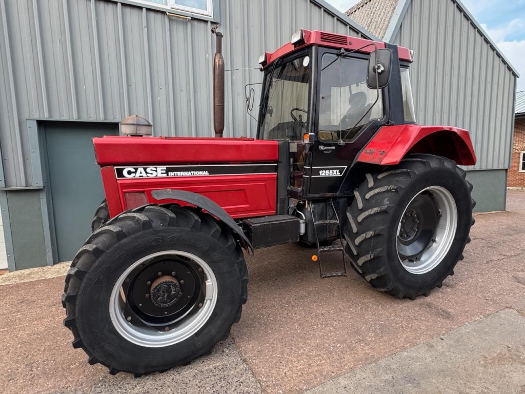 Case International 1255XL