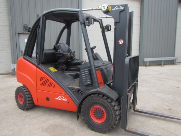 Linde H30 fork truck
