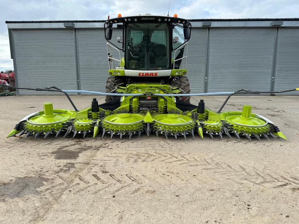 Claas Orbis 750 10 row maize header