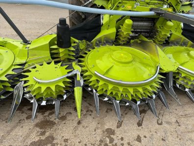Claas Orbis 750 10 row maize header