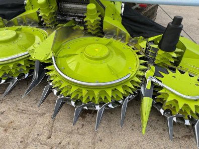Claas Orbis 750 10 row maize header