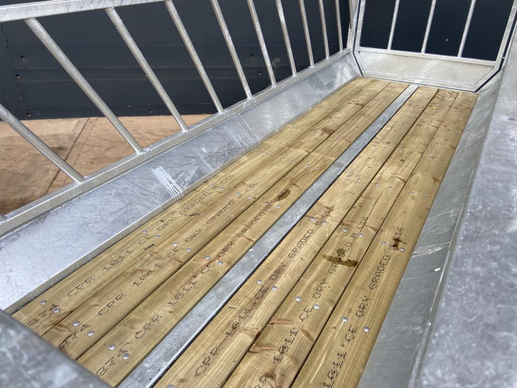 Condon Engineering silage feed trailer