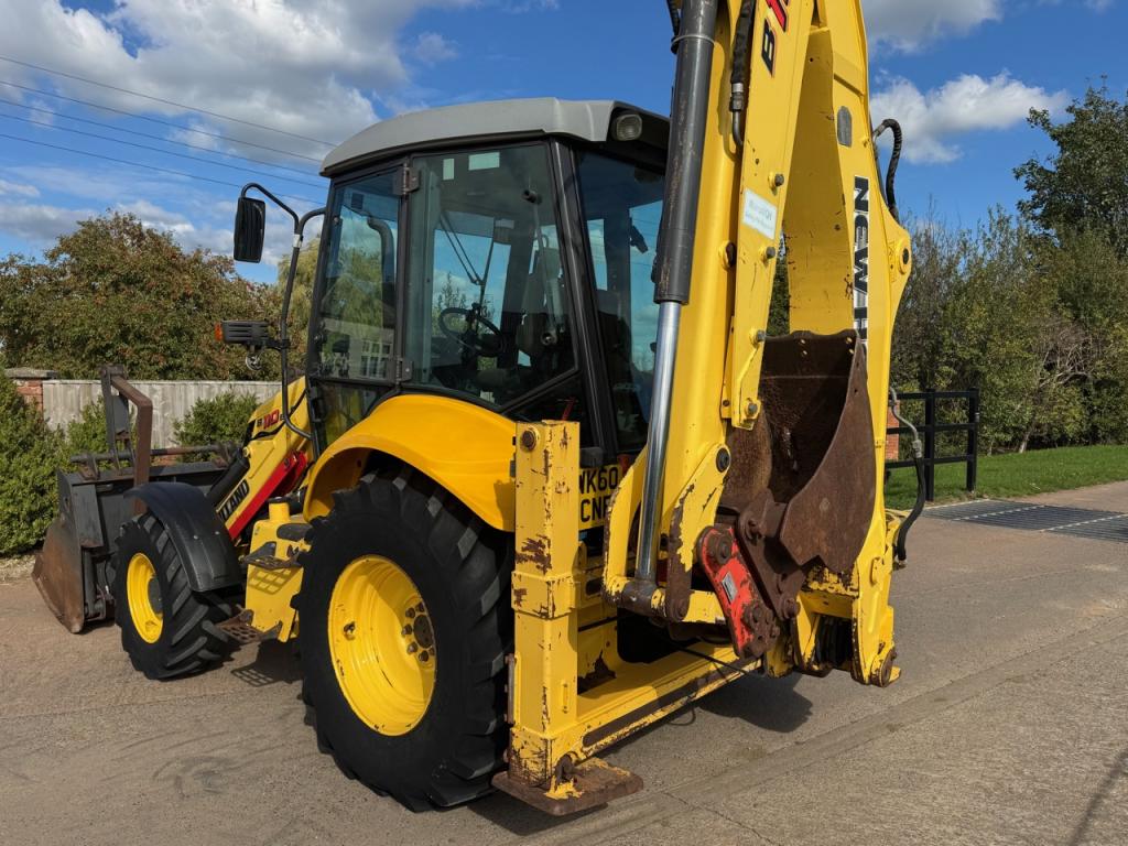 New Holland B110 B wheeled digger