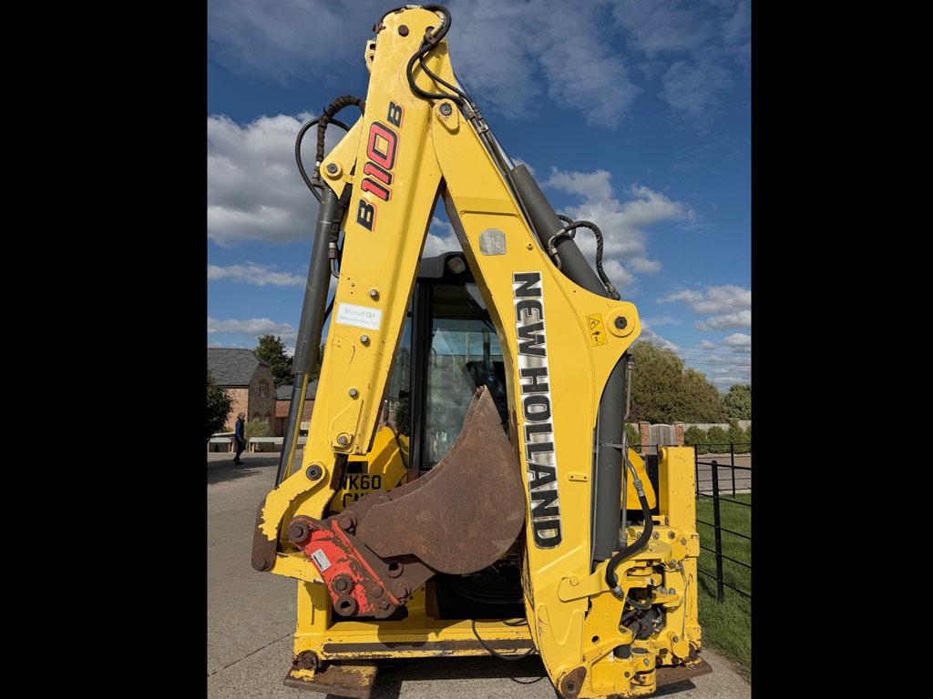 New Holland B110 B wheeled digger