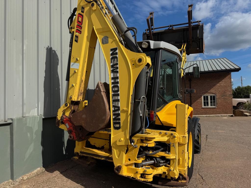 New Holland B110 B wheeled digger