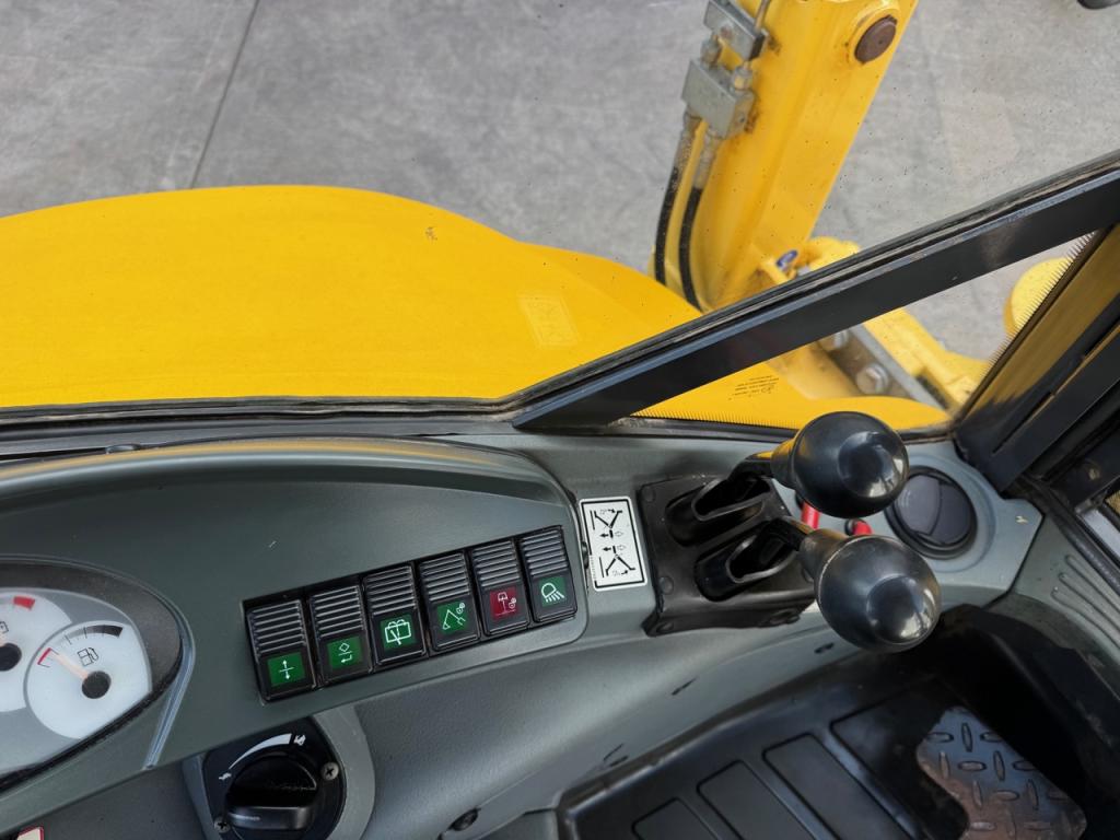 New Holland B110 B wheeled digger