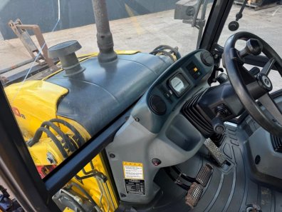 New Holland B110 B wheeled digger