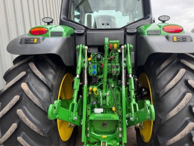 John Deere 6M 200