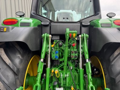 John Deere 6M 200