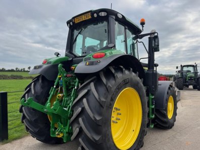 John Deere 6M 200