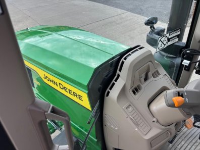 John Deere 6M 200