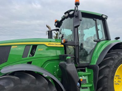 John Deere 6M 200