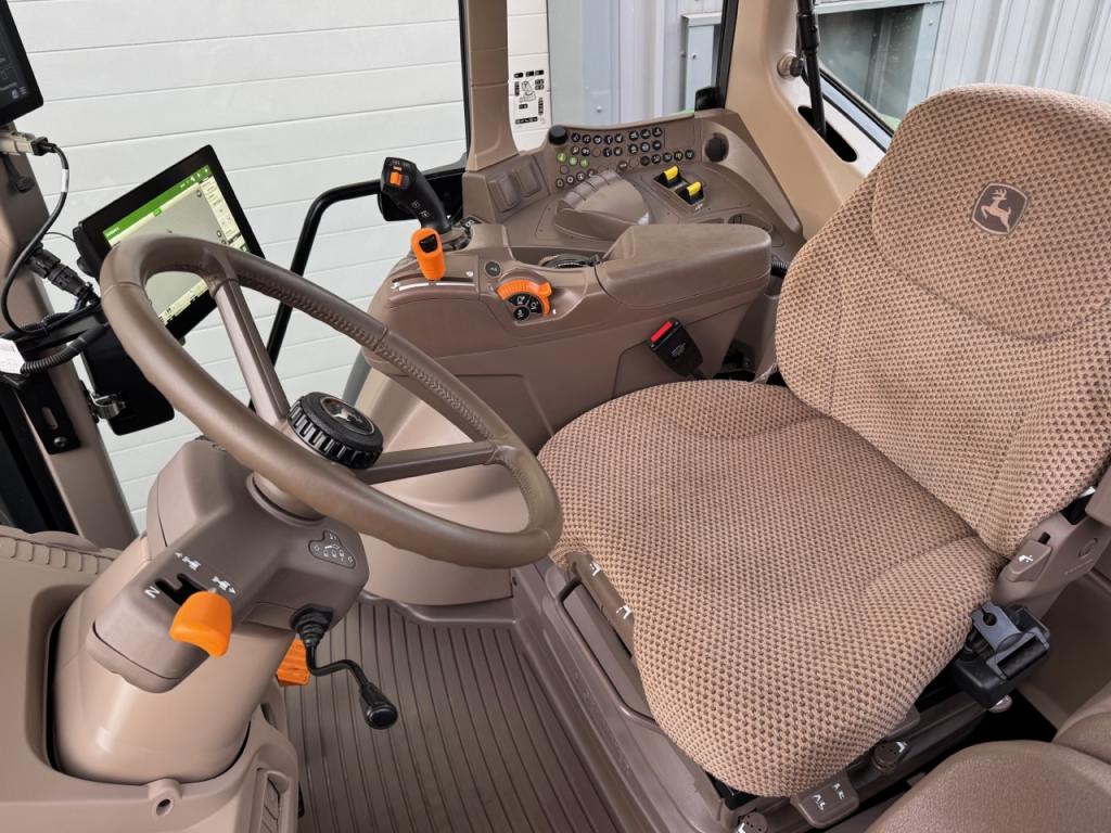 John Deere 6M 185