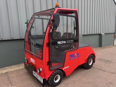 Tecna VTA425 electric aircraft tug