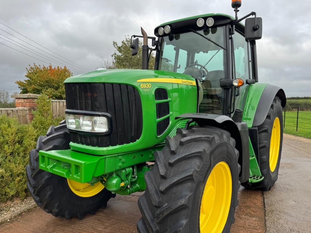 John Deere 6930