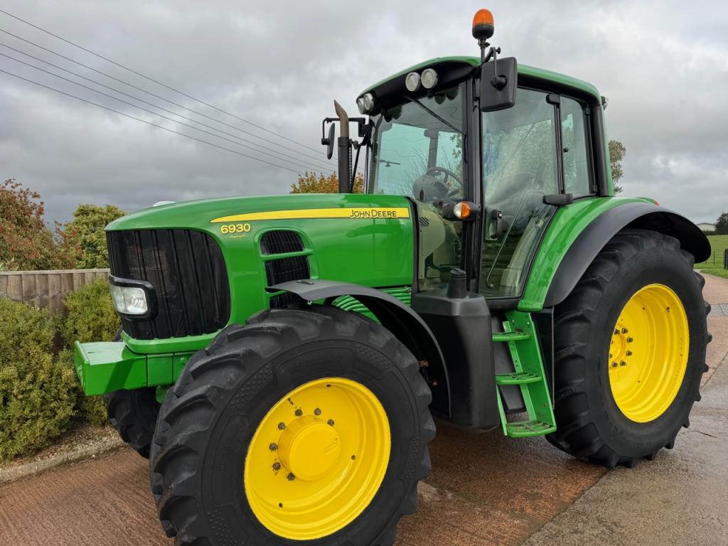 John Deere 6930