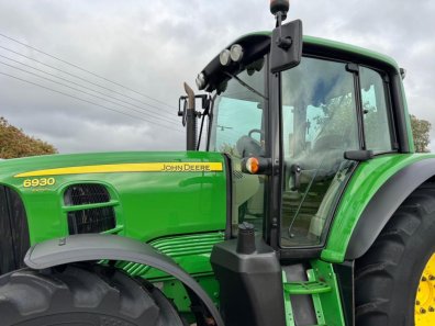 John Deere 6930