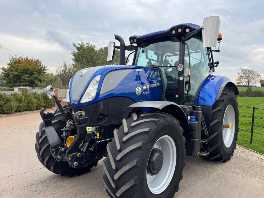 New Holland T7.225
