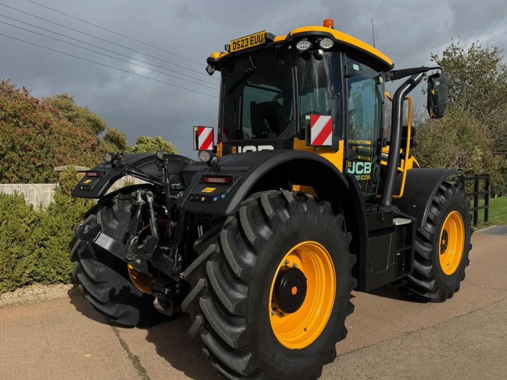 JCB 4220 iCON