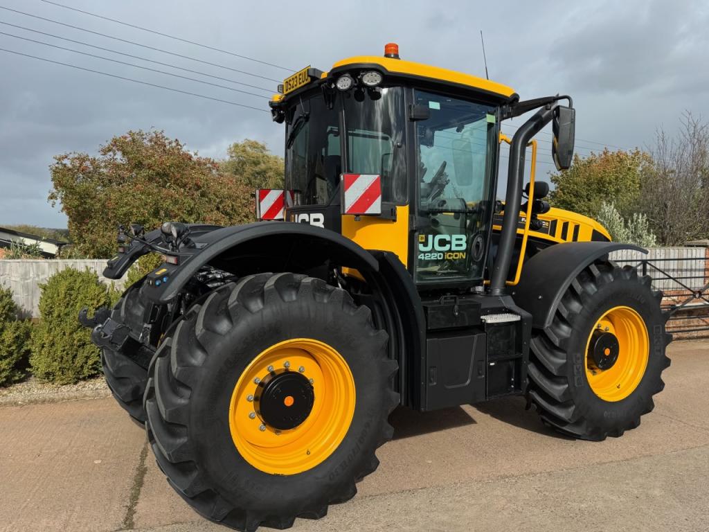 JCB 4220 iCON
