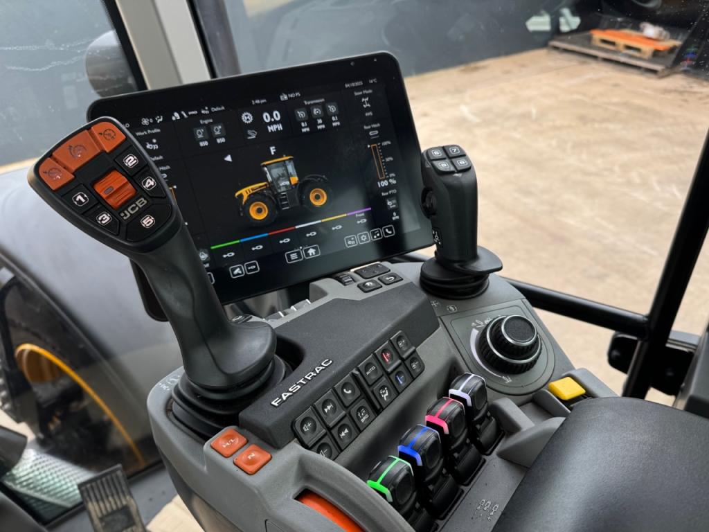 JCB 4220 iCON