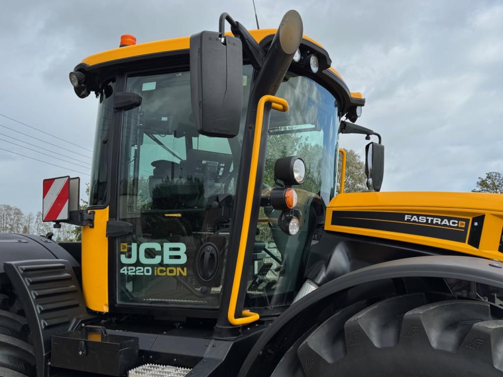 JCB 4220 iCON