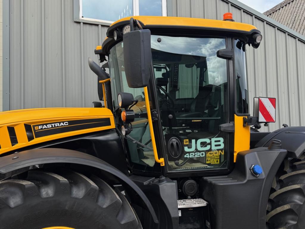 JCB 4220 iCON