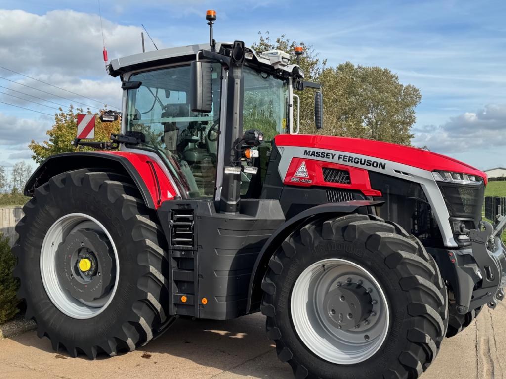 Massey Ferguson 9S.425