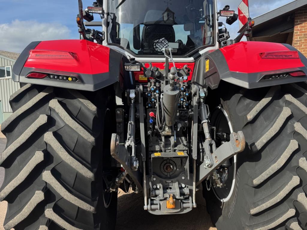 Massey Ferguson 9S.425