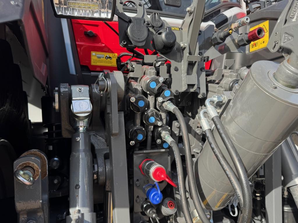 Massey Ferguson 9S.425