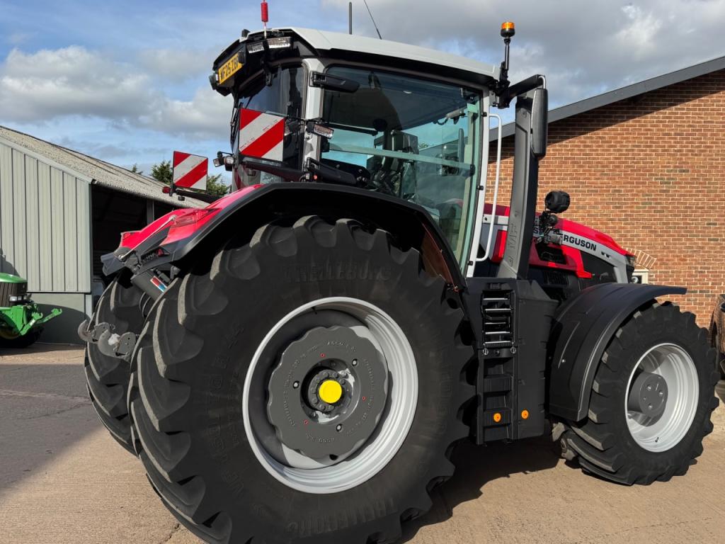 Massey Ferguson 9S.425