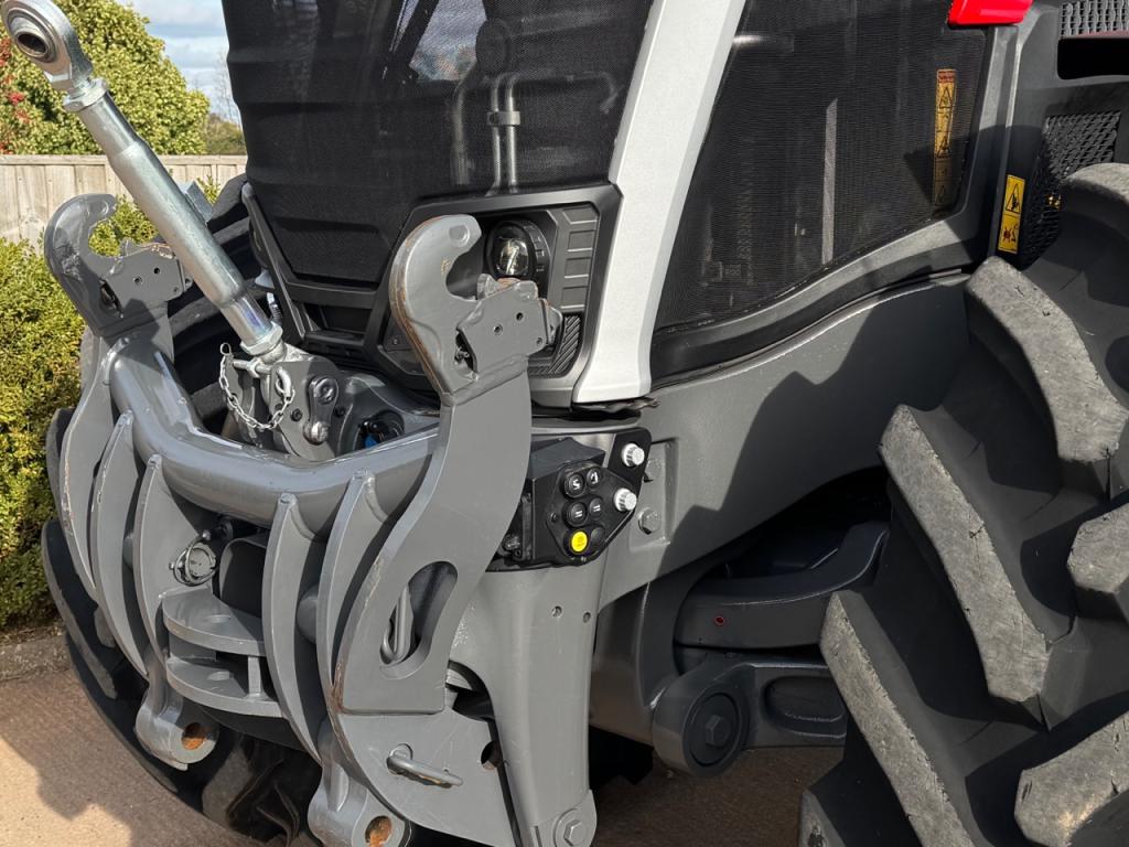 Massey Ferguson 9S.425