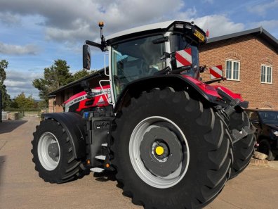 Massey Ferguson 9S.425