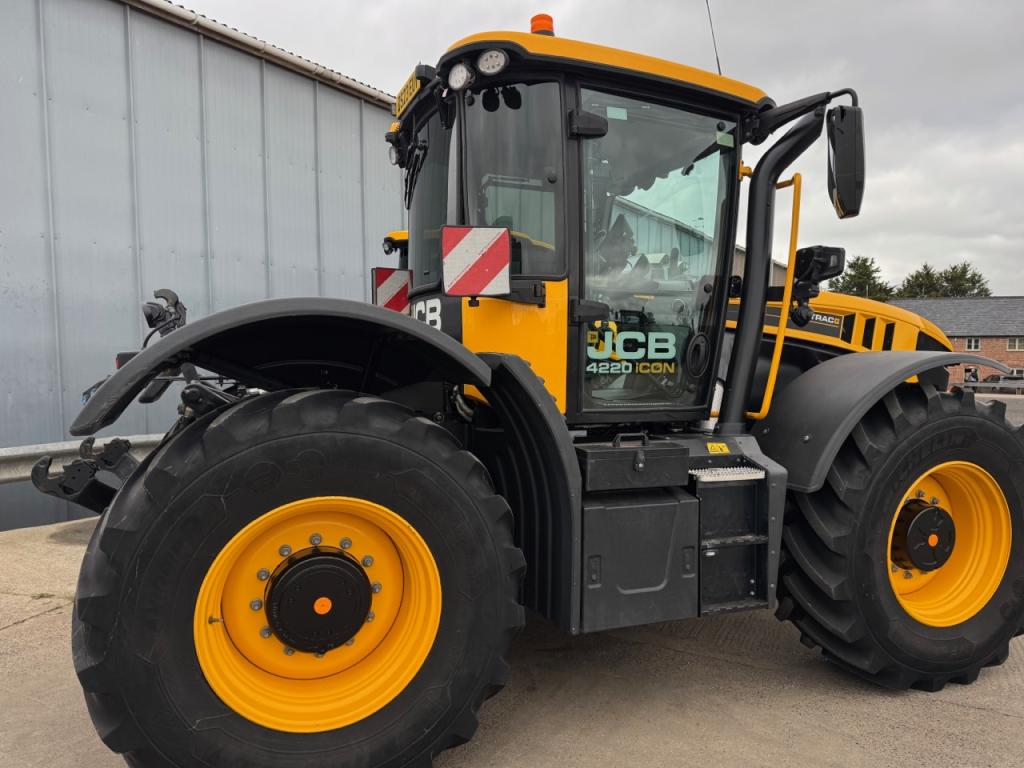 JCB 4220 iCON