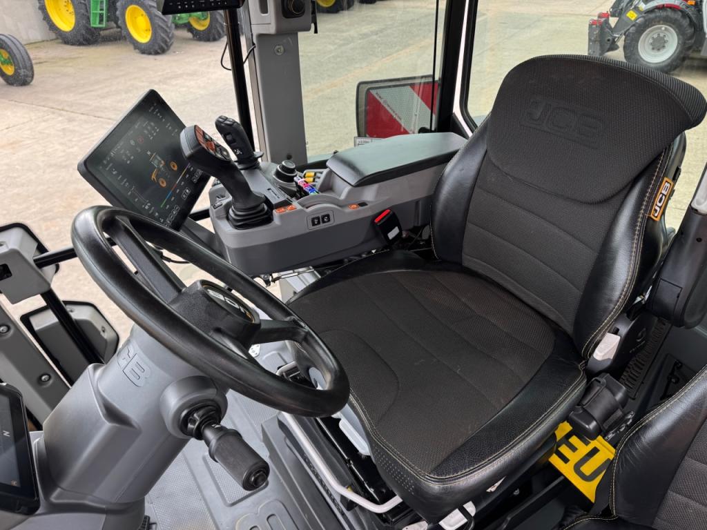 JCB 4220 iCON