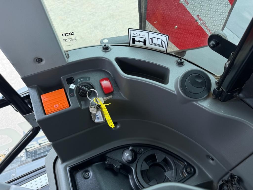 JCB 4220 iCON