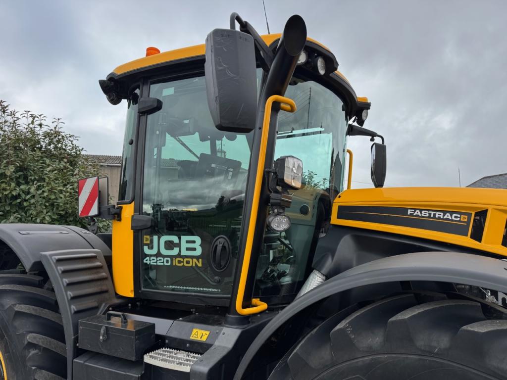 JCB 4220 iCON