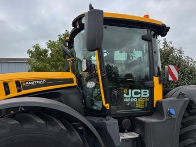 JCB 4220 iCON