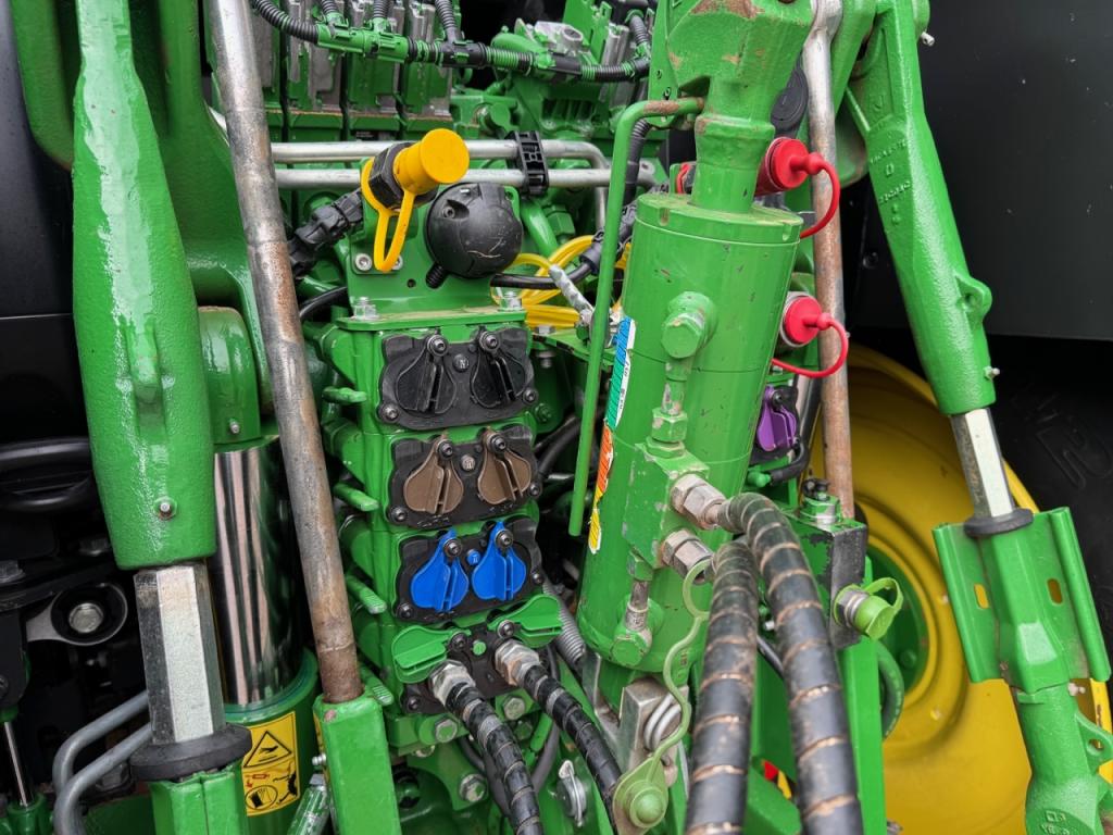 John Deere 6R 185