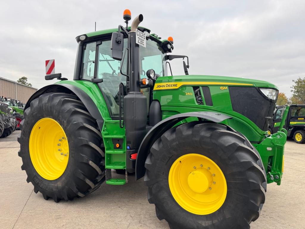 John Deere 6M 240