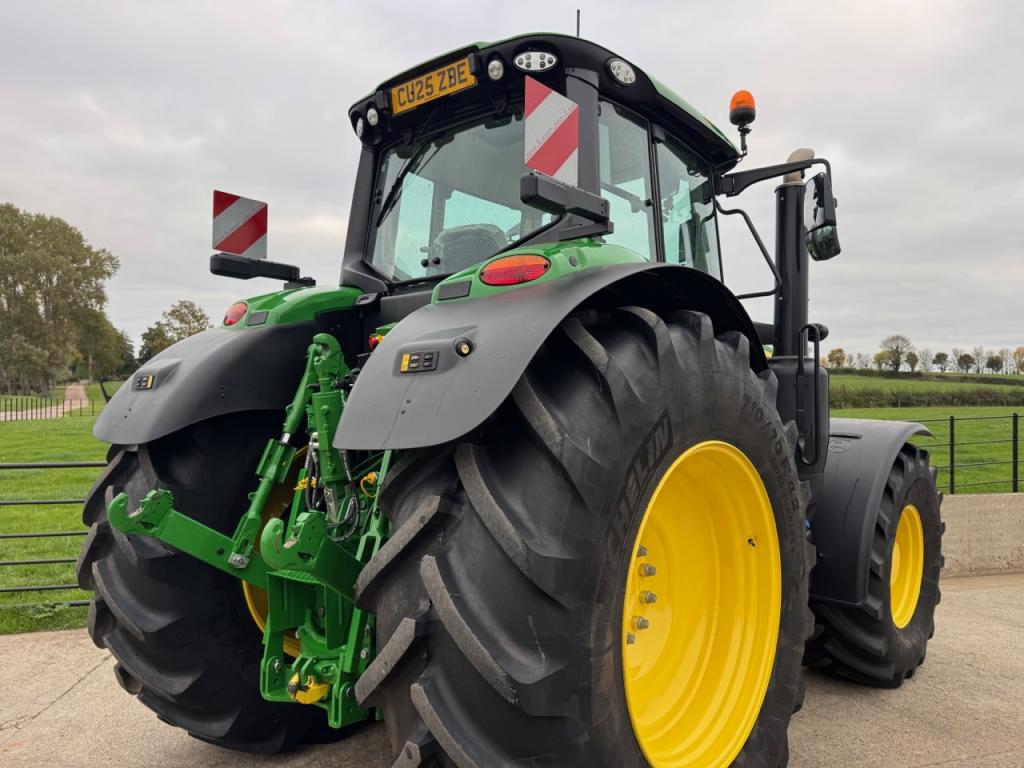 John Deere 6M 240
