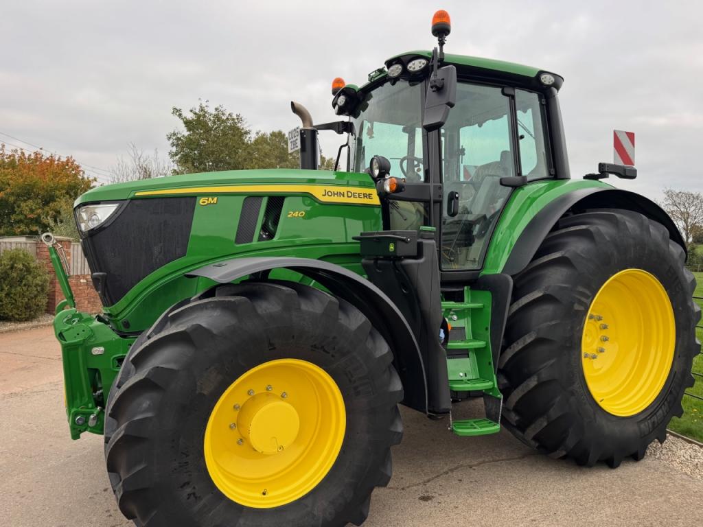 John Deere 6M 240