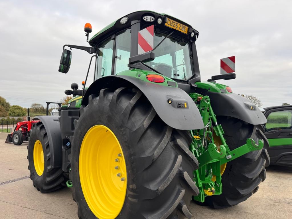 John Deere 6M 240