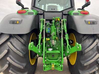 John Deere 6M 240