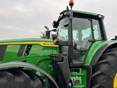 John Deere 6M 240
