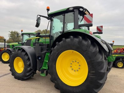 John Deere 6M 240