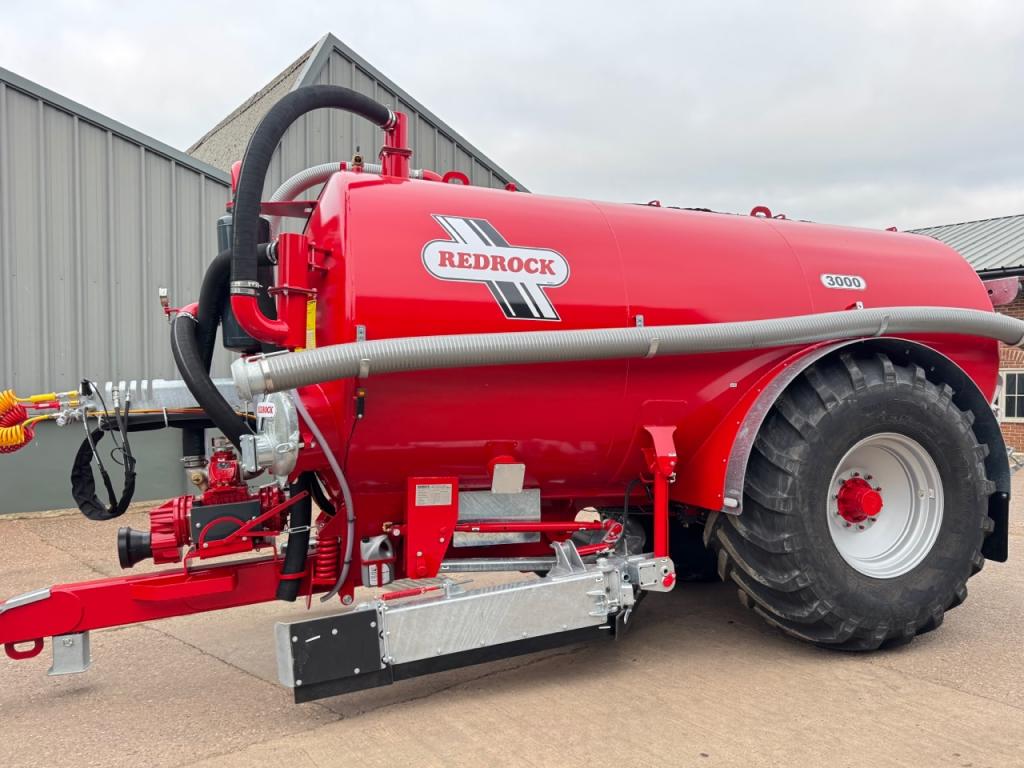 Redrock 3000 Gallon Scraper tanker