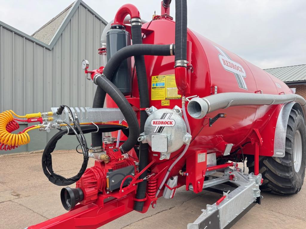 Redrock 3000 Gallon Scraper tanker
