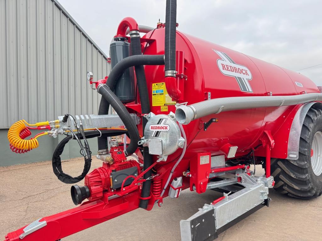 Redrock 3000 Gallon Scraper tanker